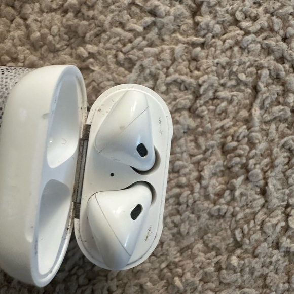 APPLE AirPods - Picture 5 of 5